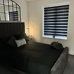 Luxury Flat In Uxbridge