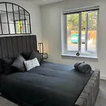 Luxury Flat In Uxbridge