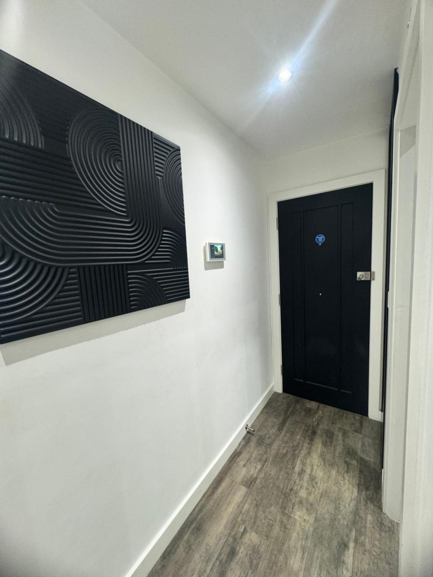 Luxury Flat In Apartment *