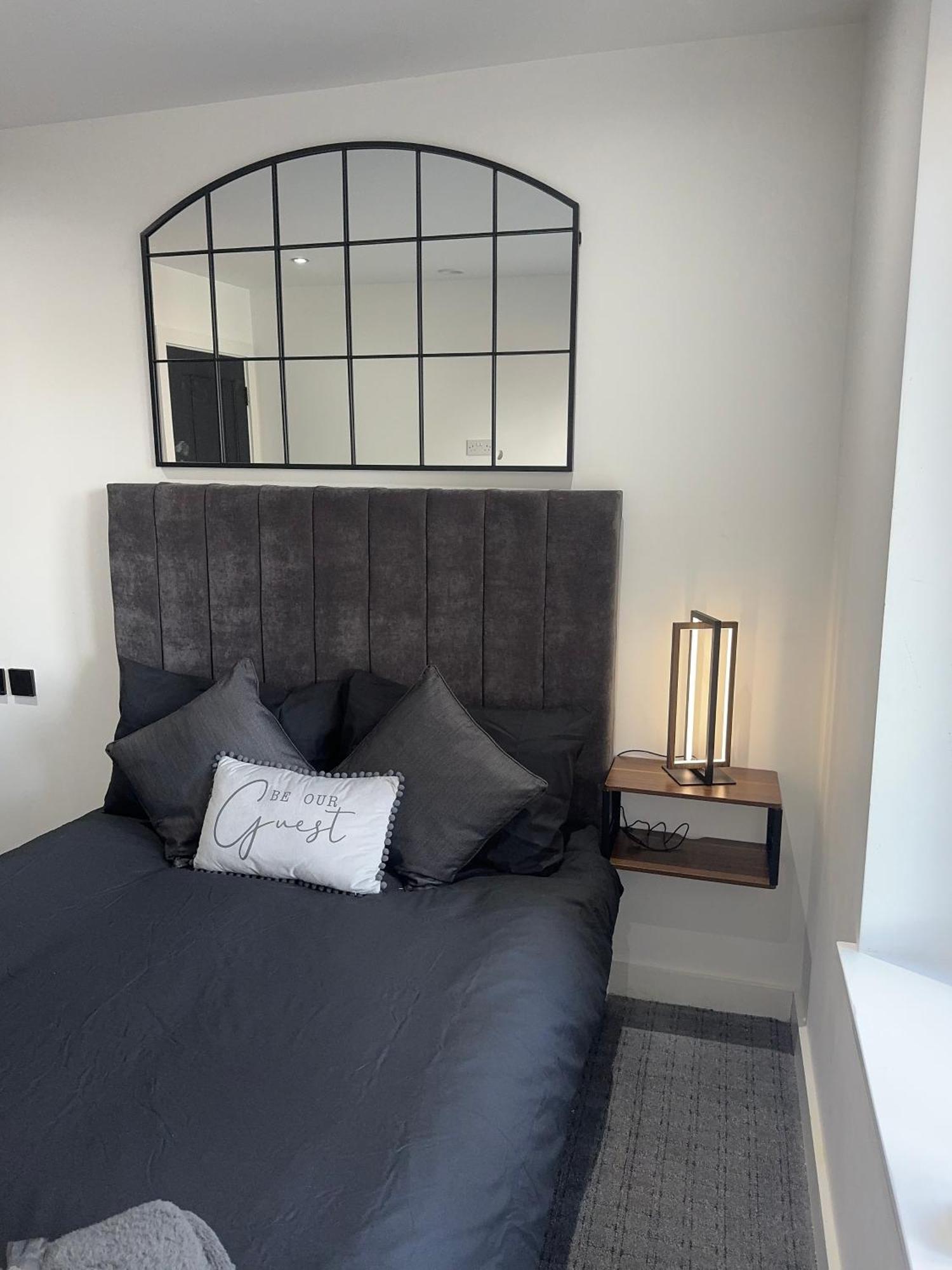 Luxury Flat In Apartment *